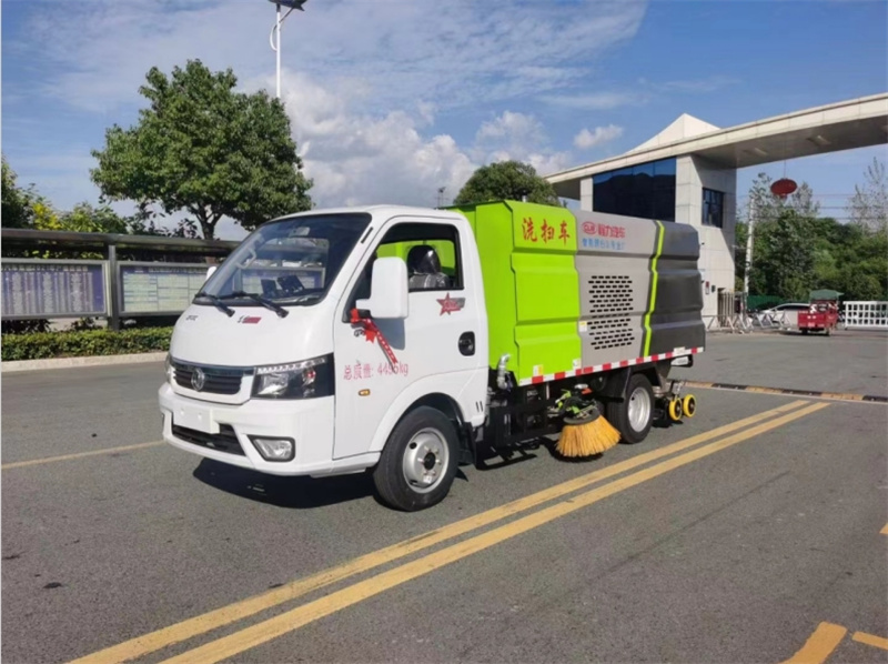 東風(fēng)途逸藍(lán)牌洗掃車